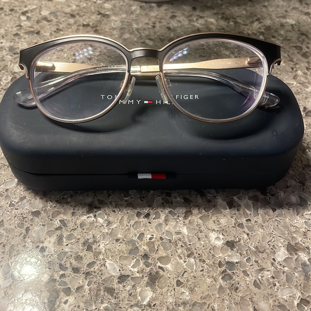 prescription glasses. (will need to replace the lens they have my prescription)
